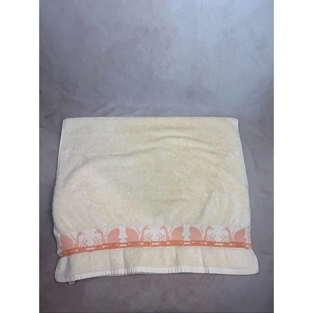 Vintage Swan Bath Towel Marco Polo Pink 21x40” READ Cottagecore